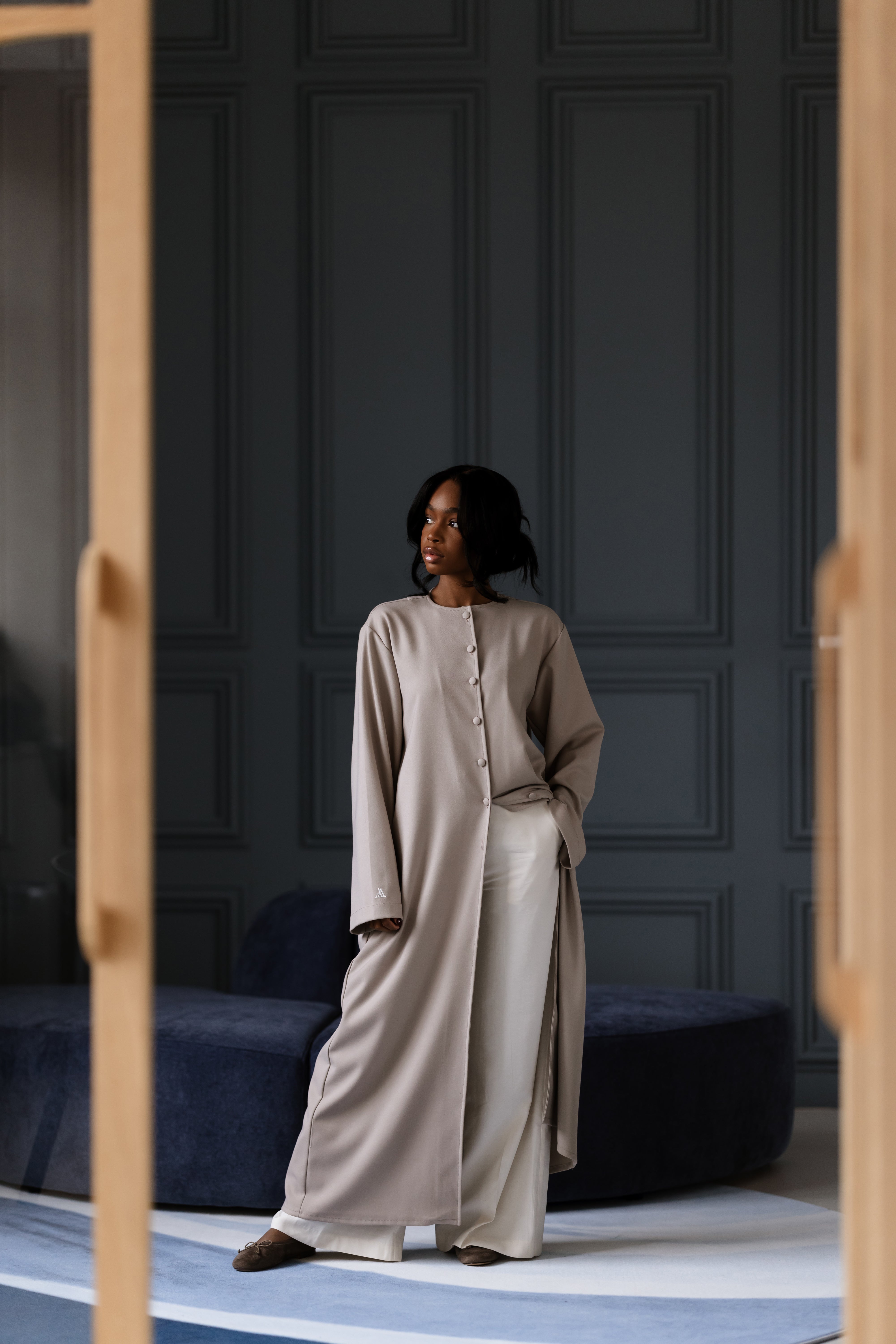 La Femme Annabiya : Élégance Simple et Minimaliste