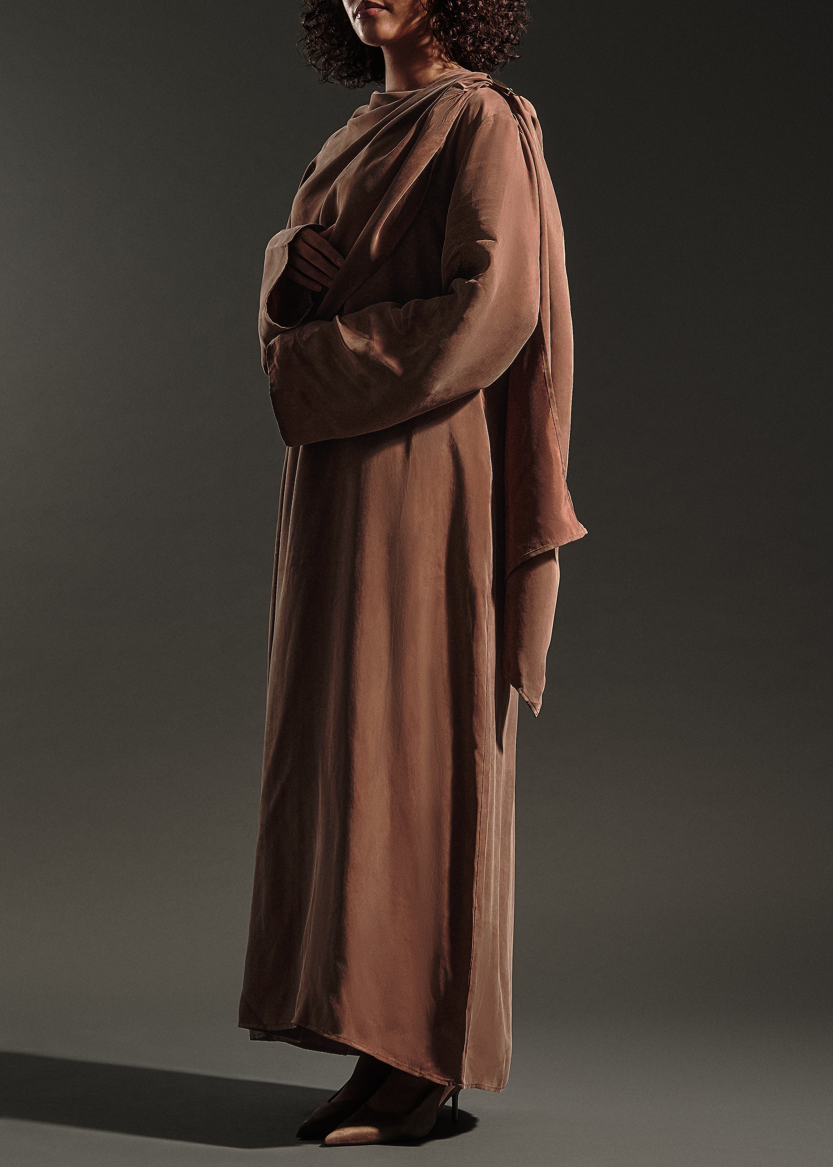 La Robe drapée Ocre brun